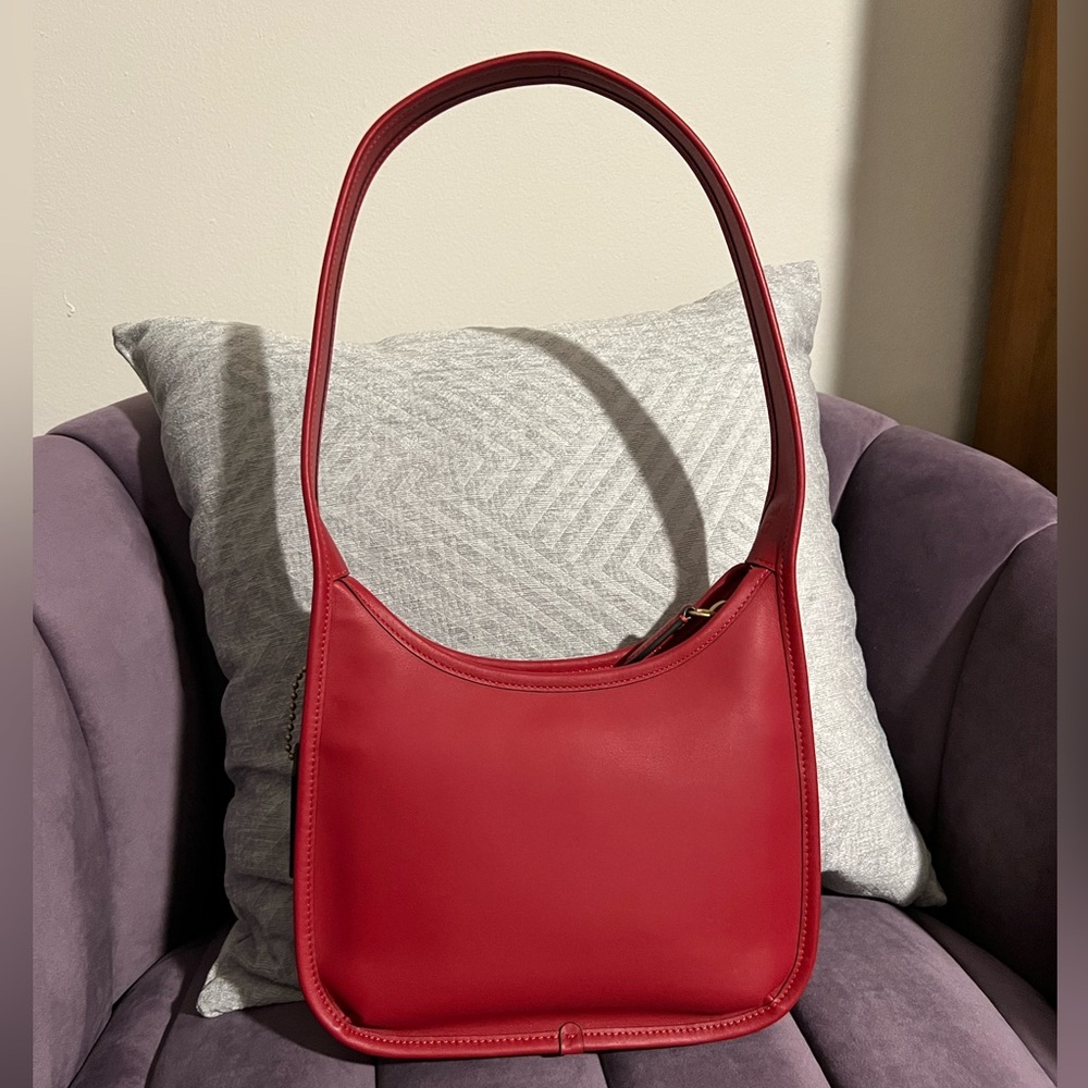 LIKE NEW Coach Curve Zip Shoulder Bag Glovetanned Leather CAF11 Brass/Ruby